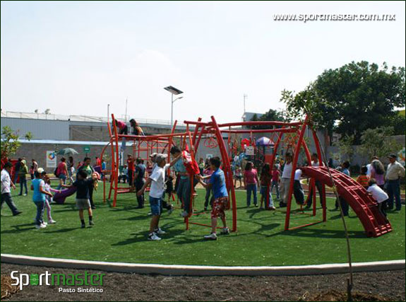 Pasto sintetico parque caneguin1